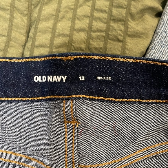 Bundle of Old Navy women’s Jean shorts. Size 12 - Picture 2 of 3